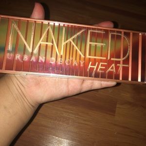 Authentic UD naked heat
